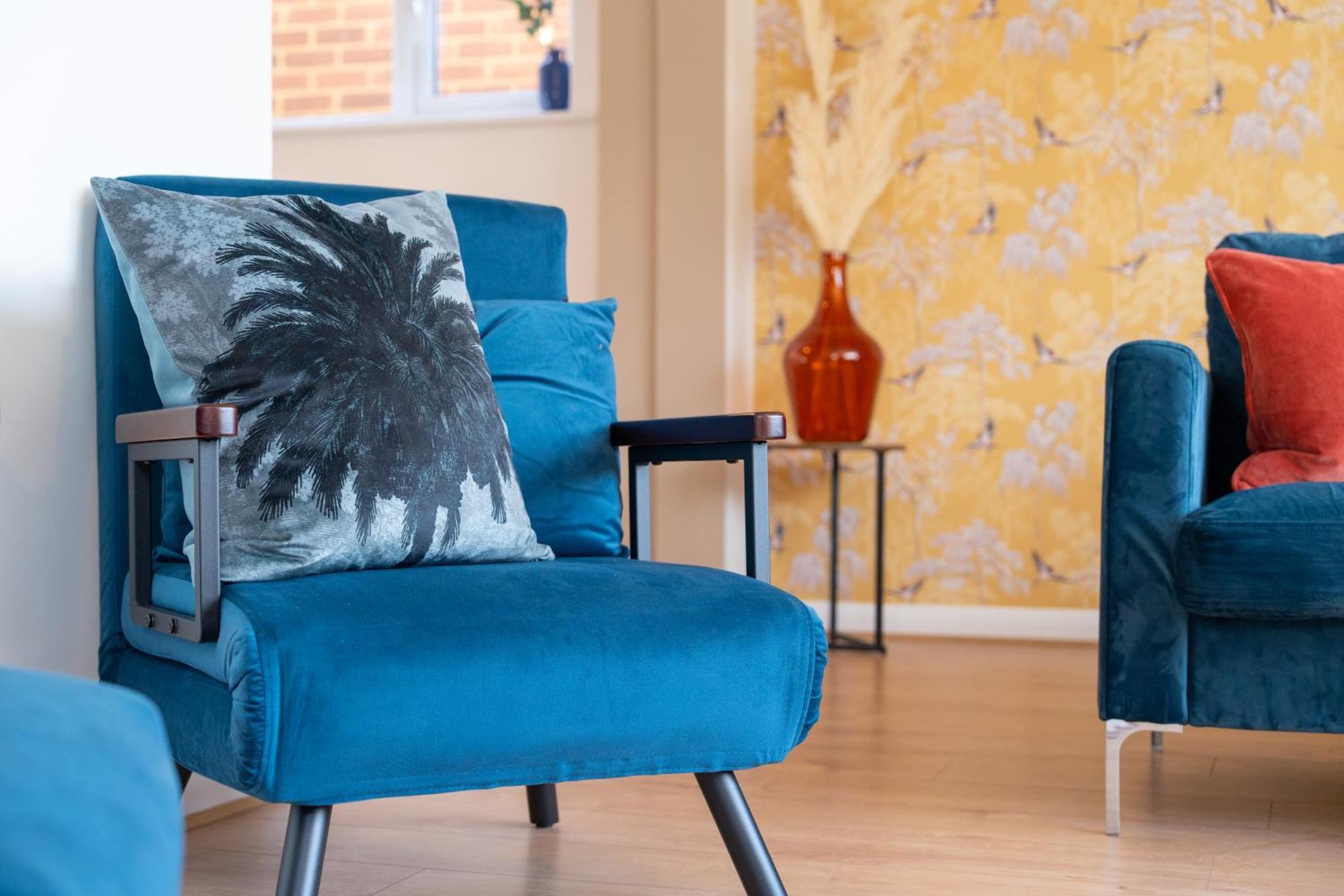 Stylish 4 Bedroom Spacious Retreat With Parking - Sleeps 10 - Families & Contractors Canterbury Exteriör bild