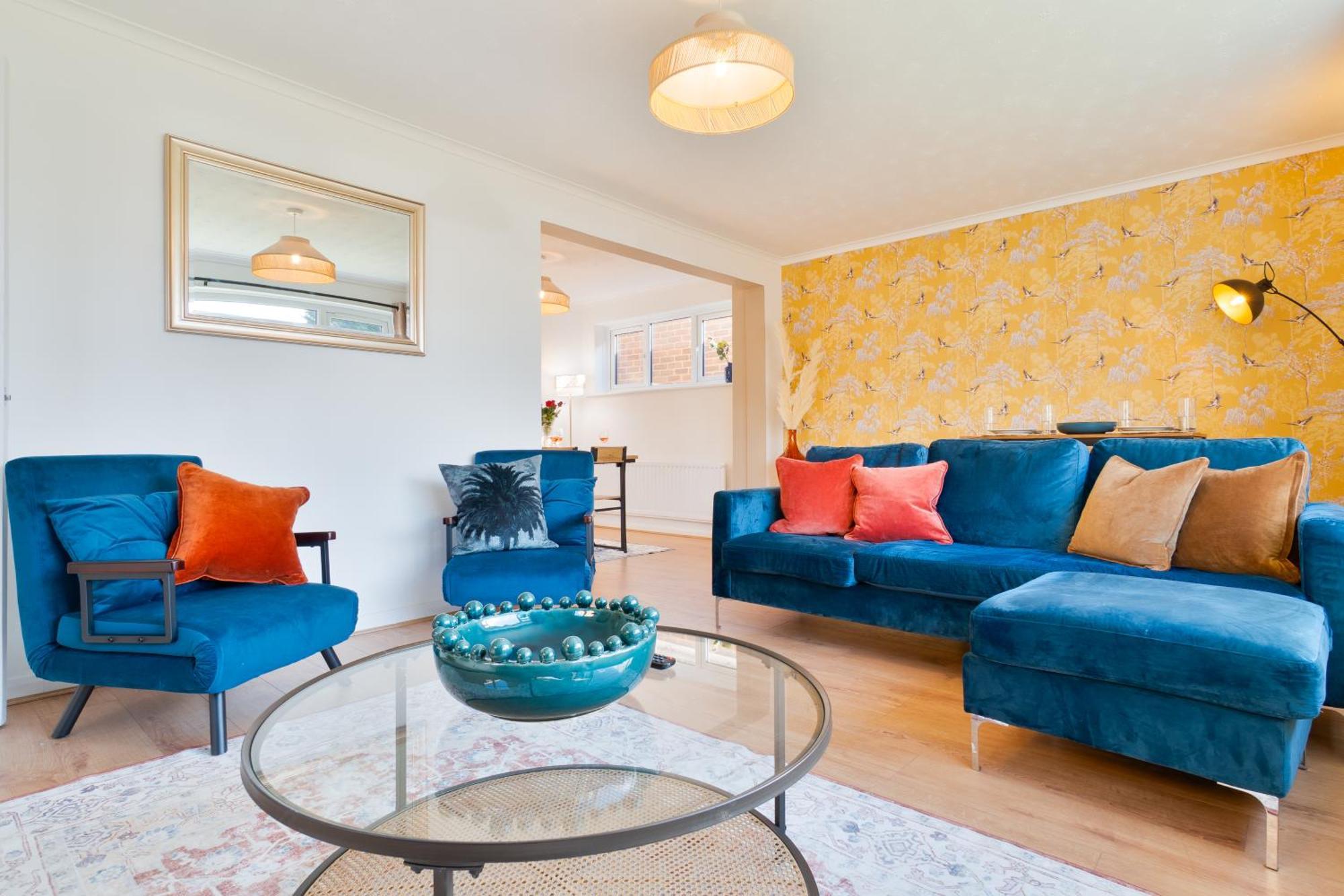 Stylish 4 Bedroom Spacious Retreat With Parking - Sleeps 10 - Families & Contractors Canterbury Exteriör bild