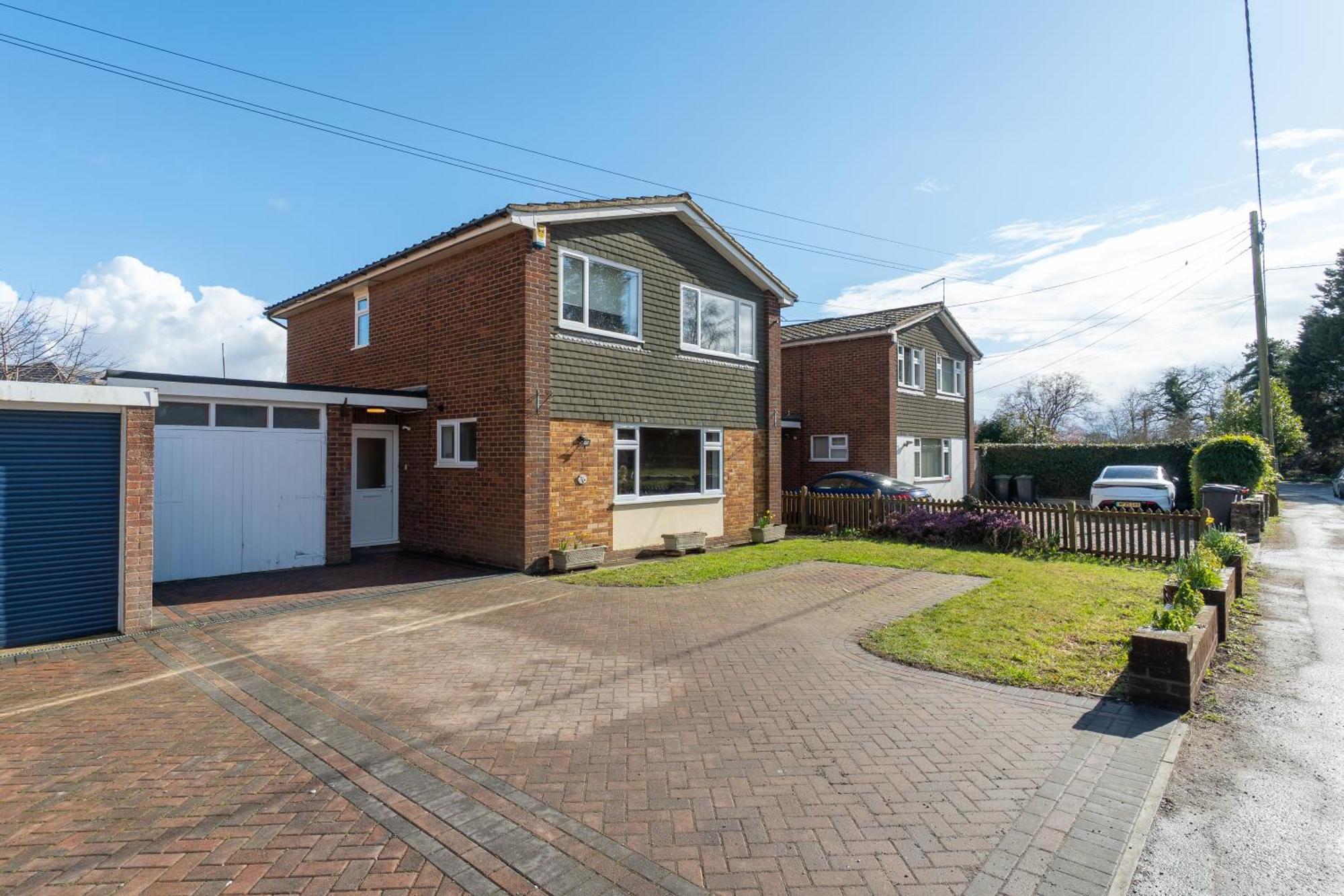 Stylish 4 Bedroom Spacious Retreat With Parking - Sleeps 10 - Families & Contractors Canterbury Exteriör bild