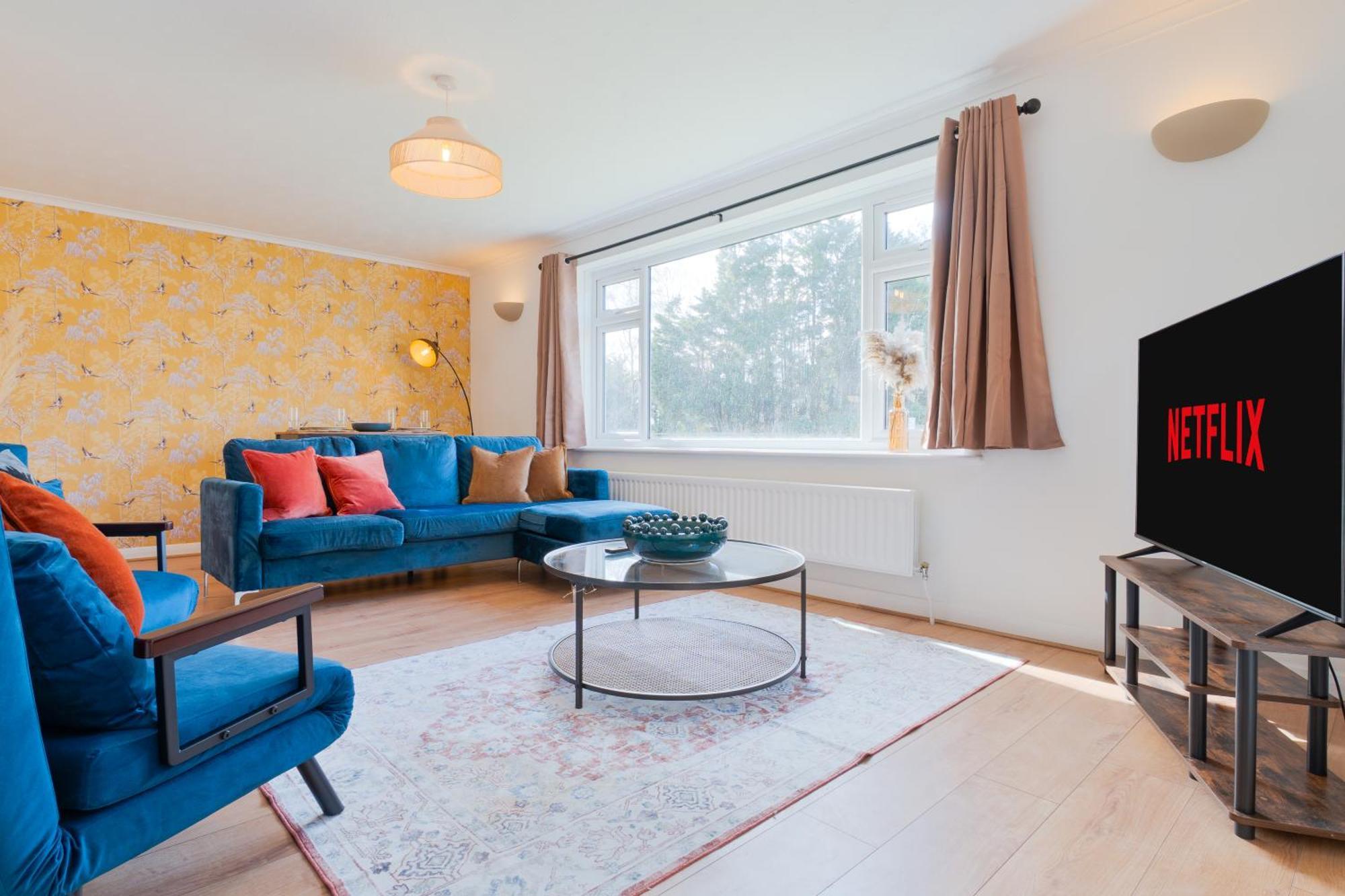 Stylish 4 Bedroom Spacious Retreat With Parking - Sleeps 10 - Families & Contractors Canterbury Exteriör bild