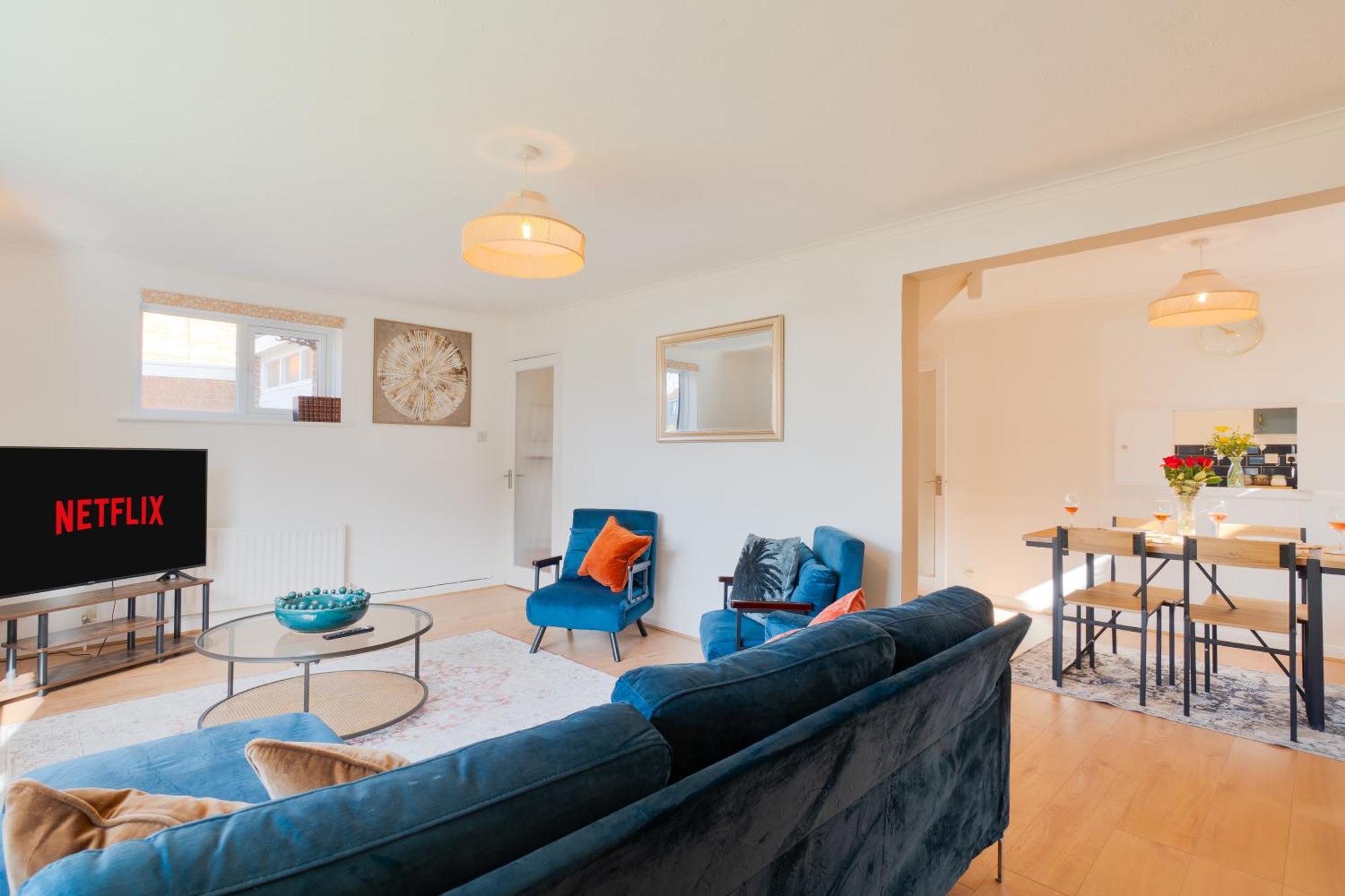 Stylish 4 Bedroom Spacious Retreat With Parking - Sleeps 10 - Families & Contractors Canterbury Exteriör bild