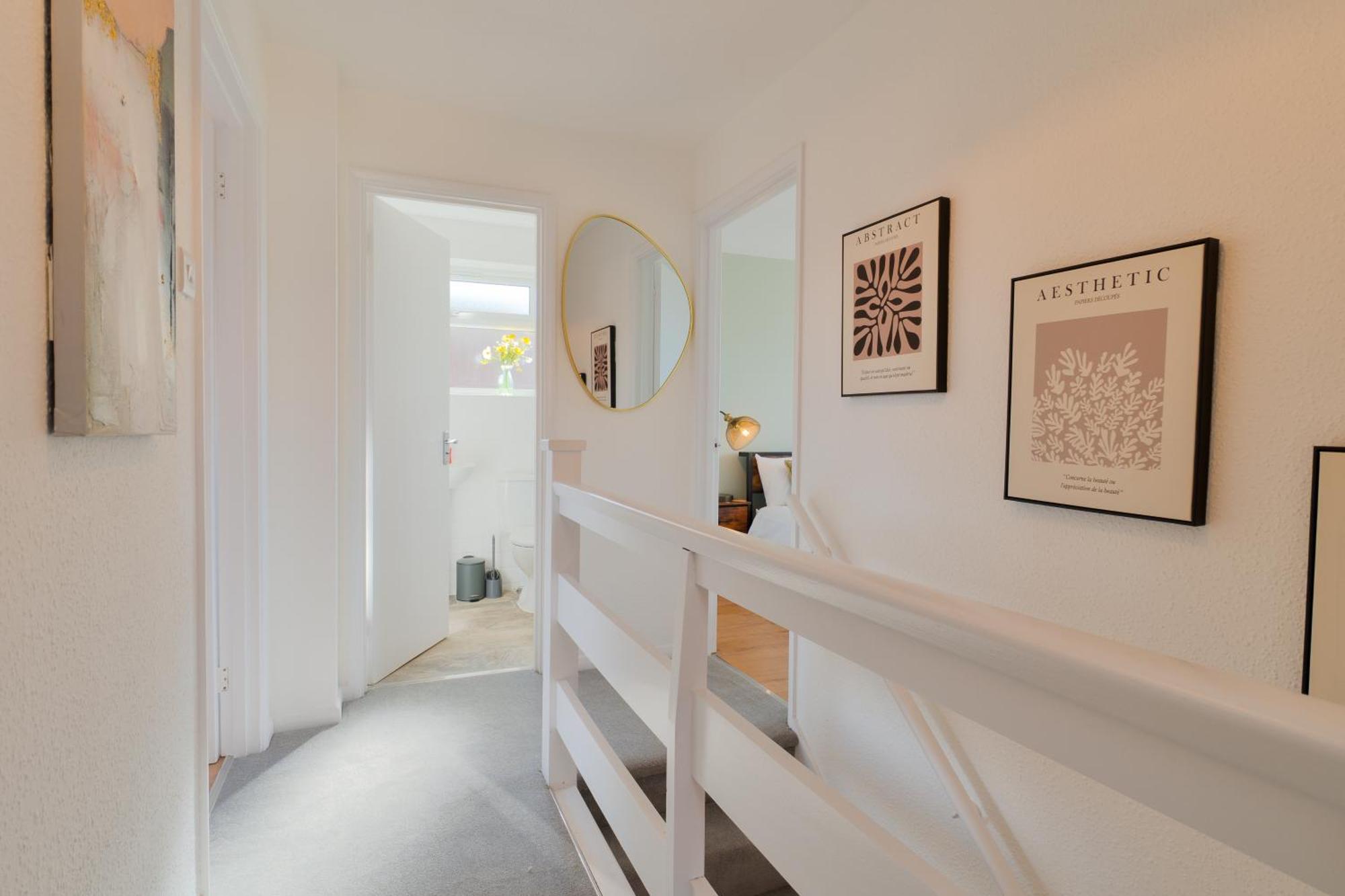 Stylish 4 Bedroom Spacious Retreat With Parking - Sleeps 10 - Families & Contractors Canterbury Exteriör bild