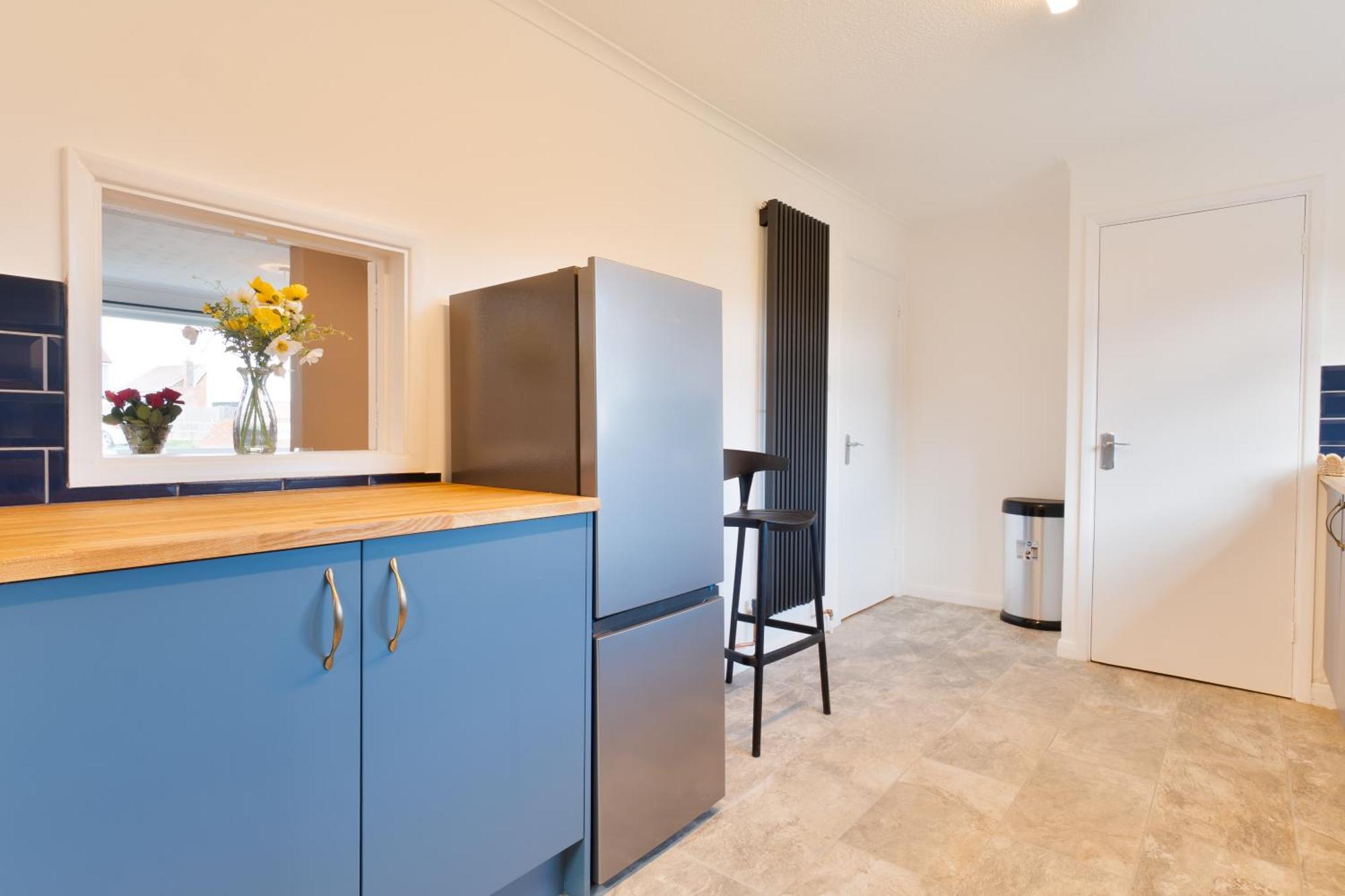 Stylish 4 Bedroom Spacious Retreat With Parking - Sleeps 10 - Families & Contractors Canterbury Exteriör bild